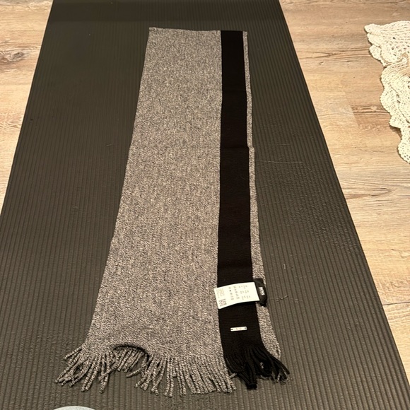 Hugo Boss Unisex scarf - Picture 1 of 3